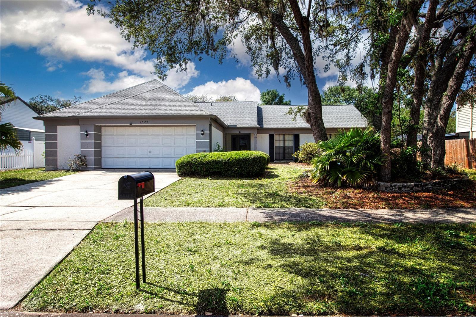 Property Photo: 1423 Peachfield Drive FL 33596