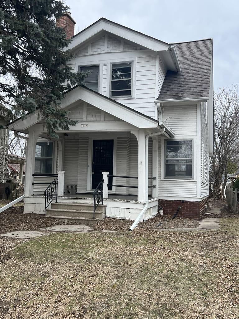 Property Photo: 1914 E Edgewood Ave WI 53211