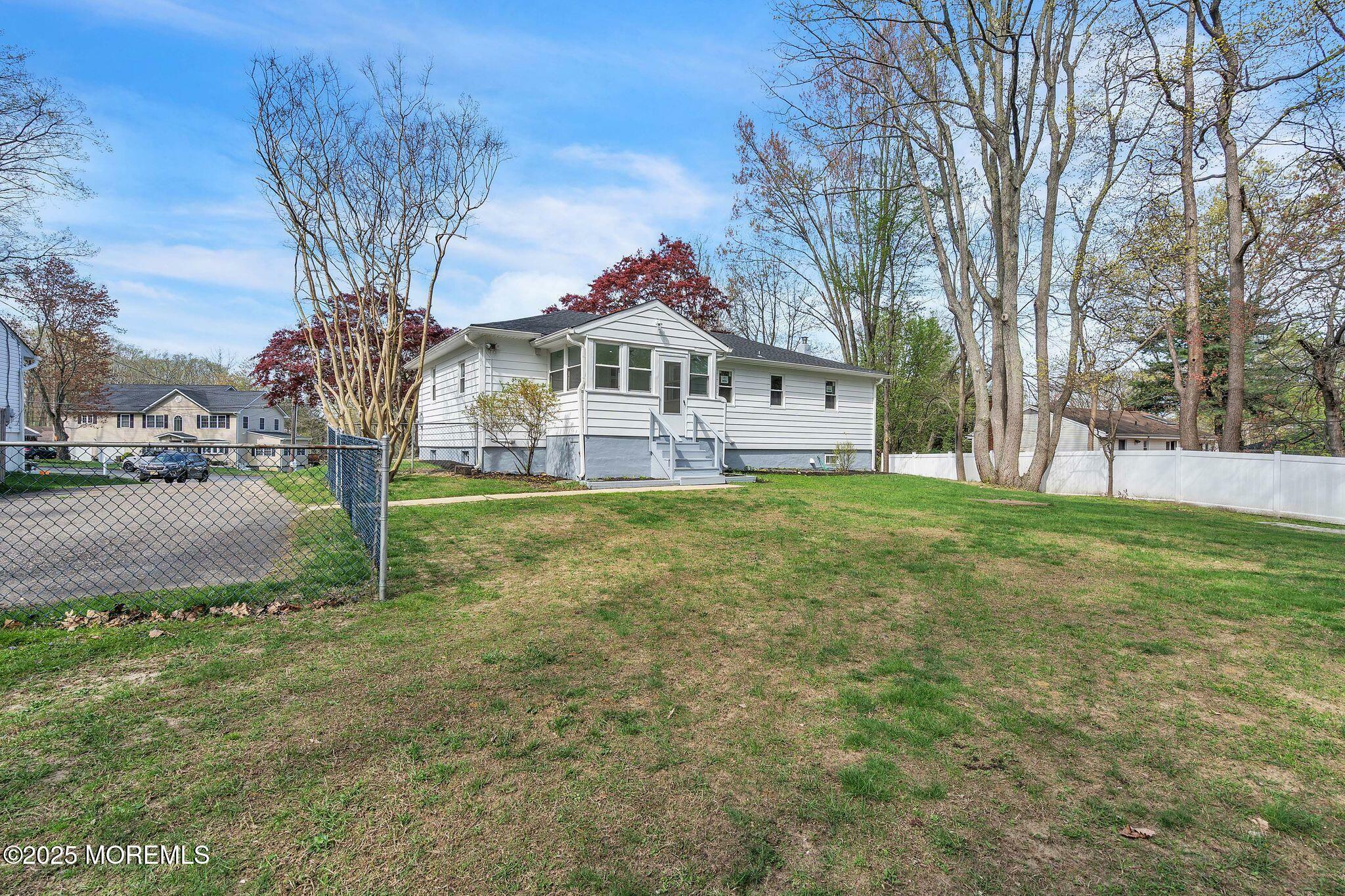 6 Laurel Lane  Englishtown NJ 07726 photo
