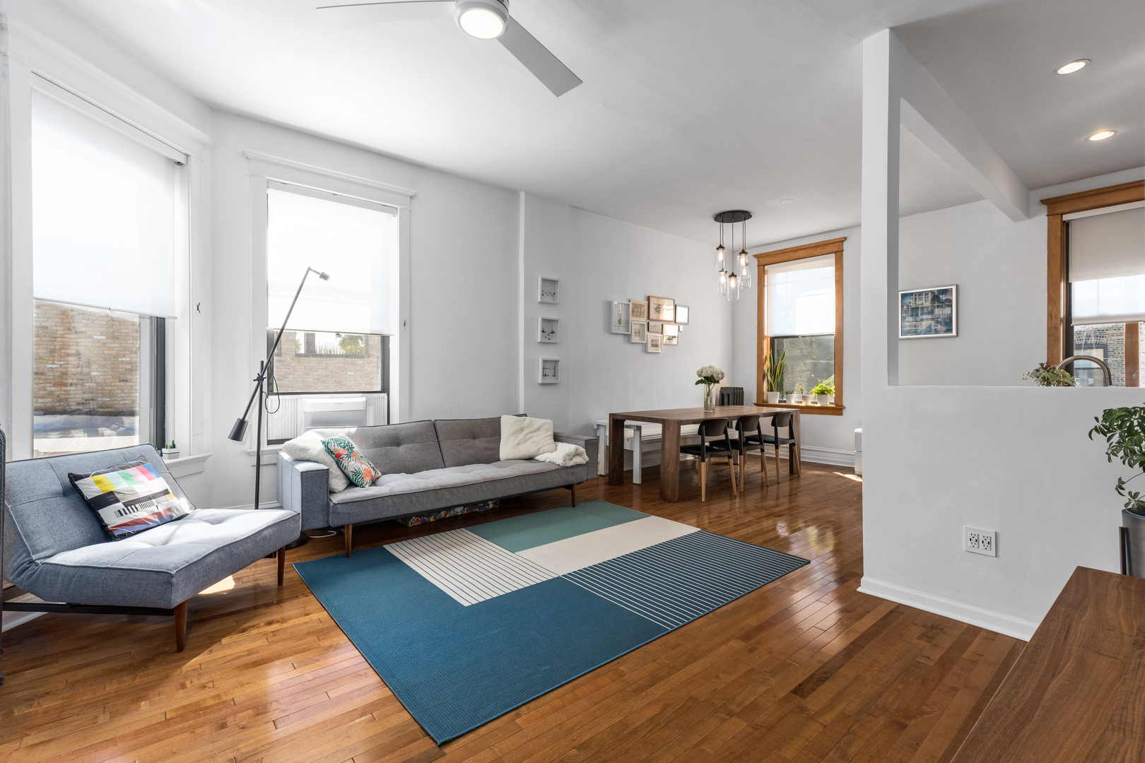 Property Photo: 3762 N Lakewood Avenue 3S IL 60613