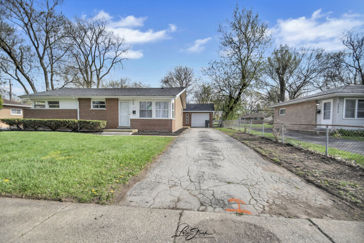 Property Photo: 2917 Nottingham Avenue IL 60428