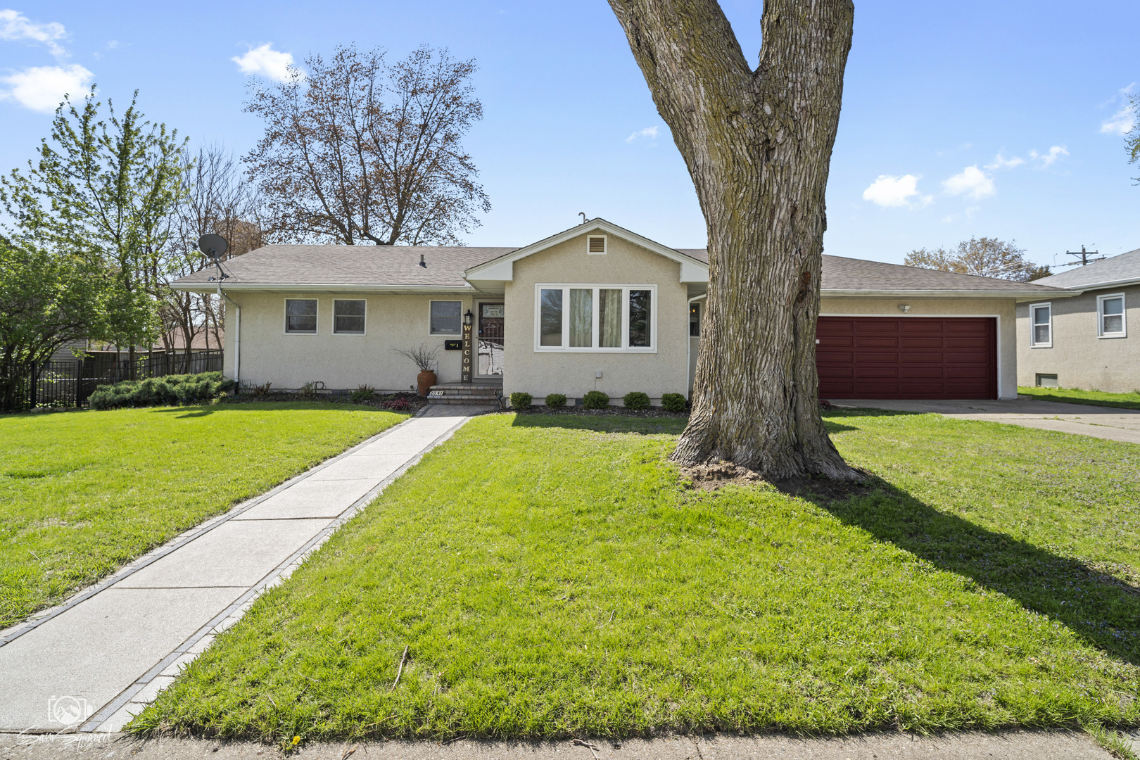 Property Photo: 2041 Prospect Avenue IL 61301