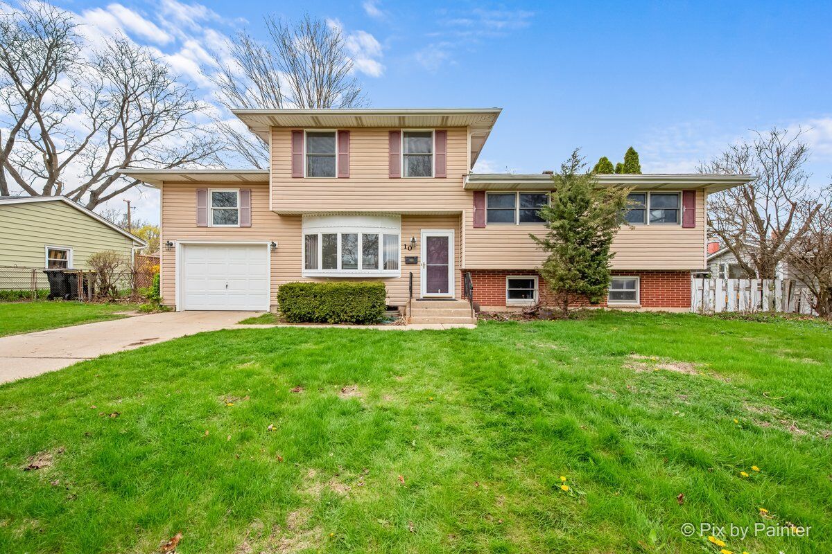 Property Photo: 10 W James Way IL 60013