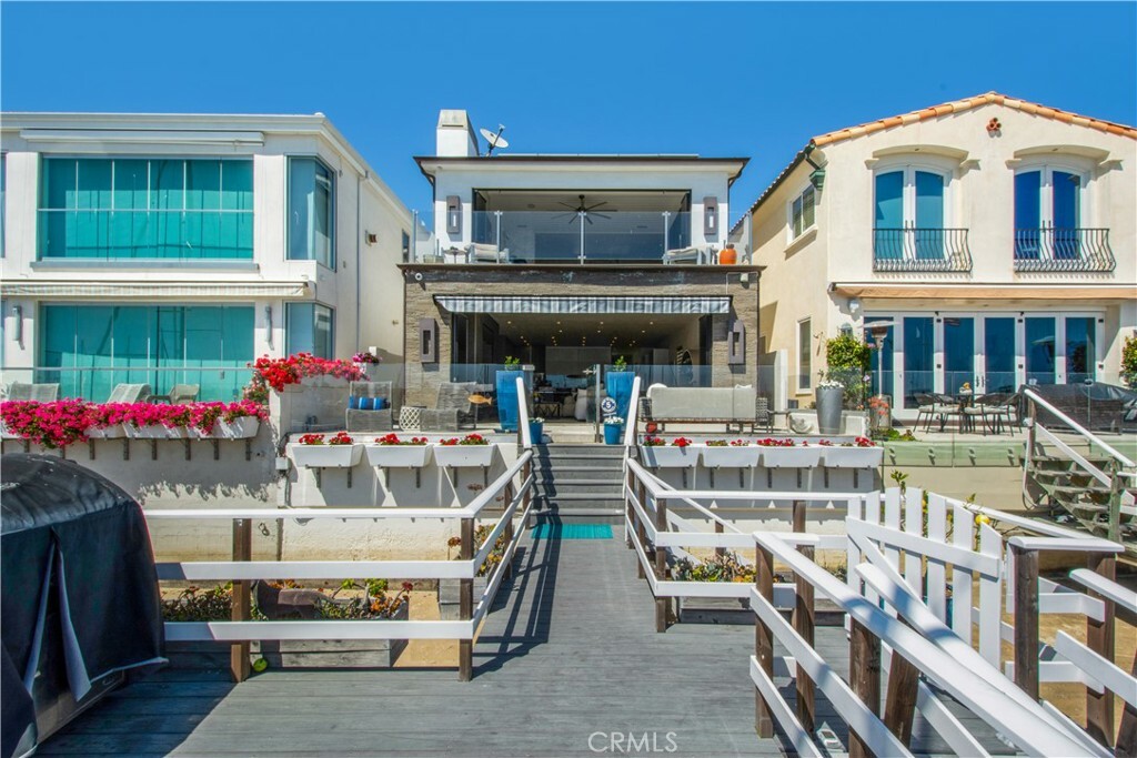 Property Photo:  533 Via Lido Soud  CA 92663 