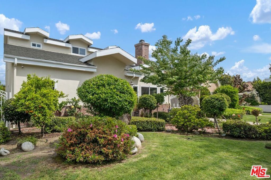 326 N Beachwood Drive  Los Angeles CA 90004 photo