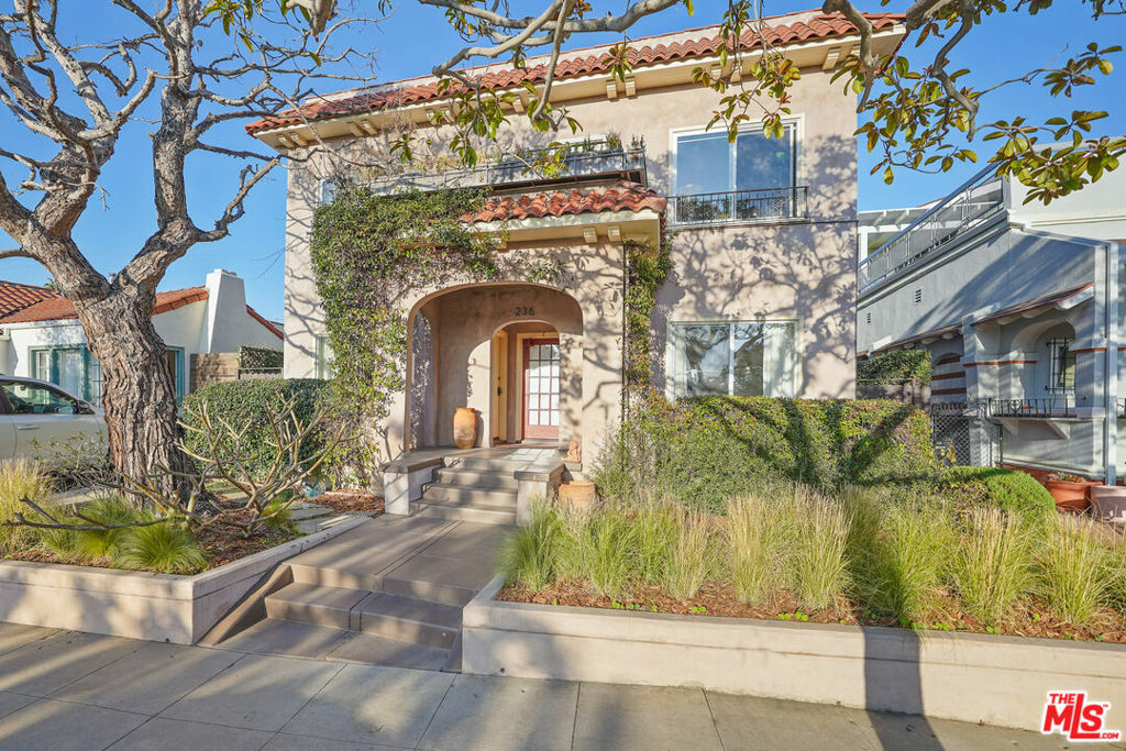 236 5th Avenue  Venice CA 90291 photo
