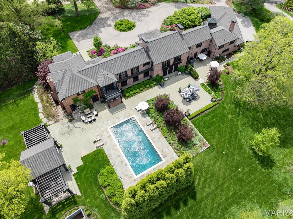 Property Photo: 1 Squires Lane MO 63131