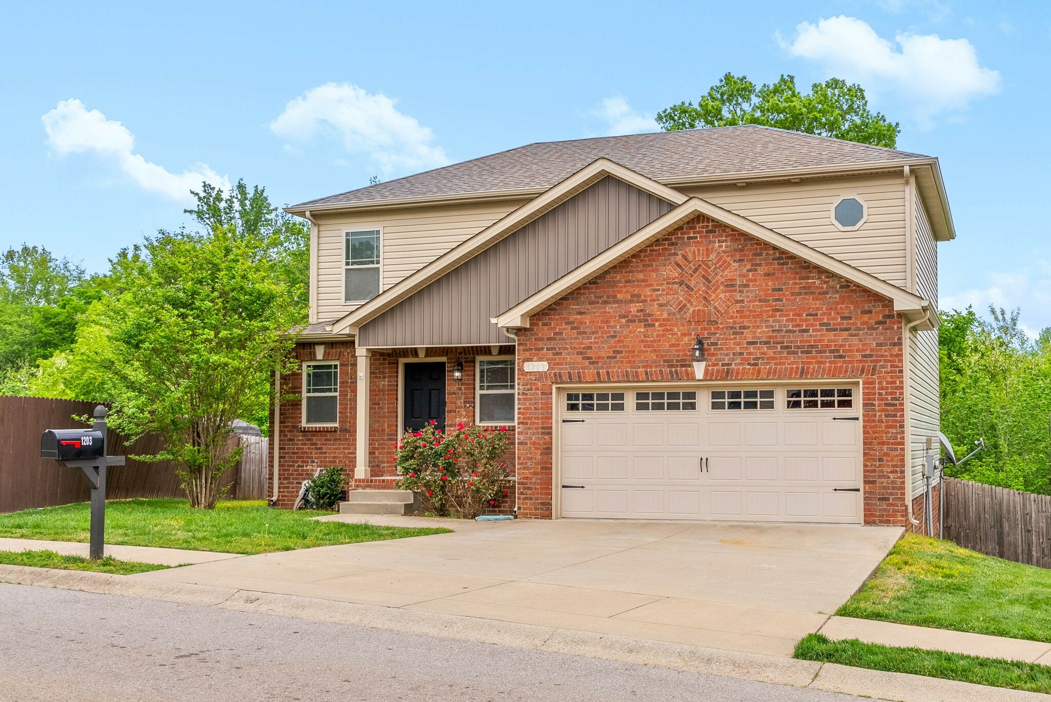 Property Photo: 1203 Applewood Cir TN 37040