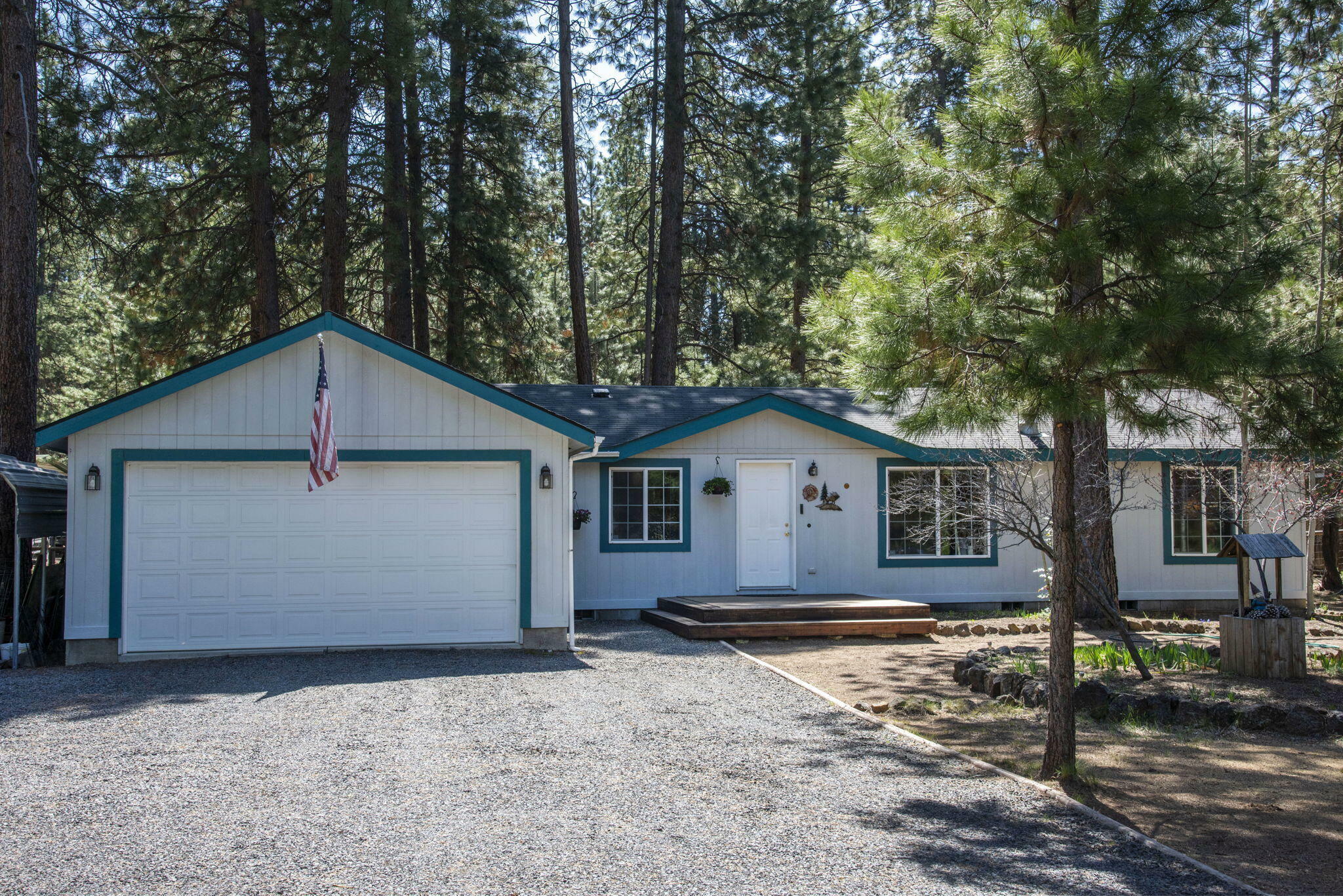 Property Photo: 19175 Apache Road OR 97702