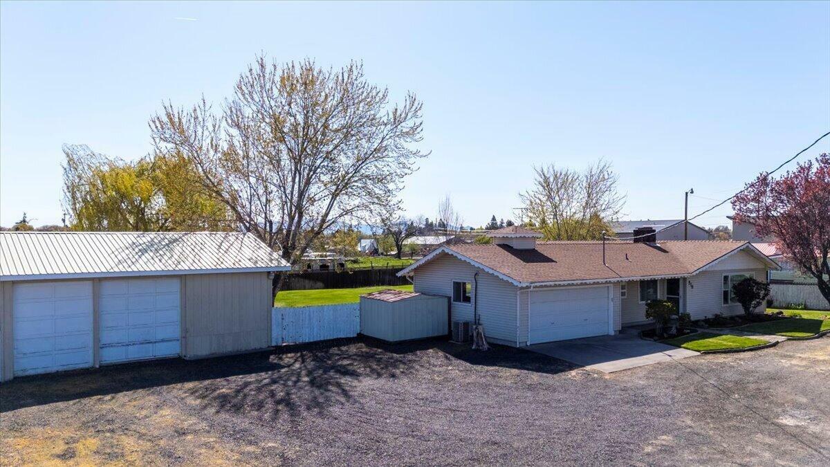Property Photo: 270 NW 19th Street OR 97756