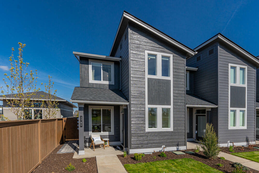 Property Photo: 20883 SE Denver Drive OR 97702
