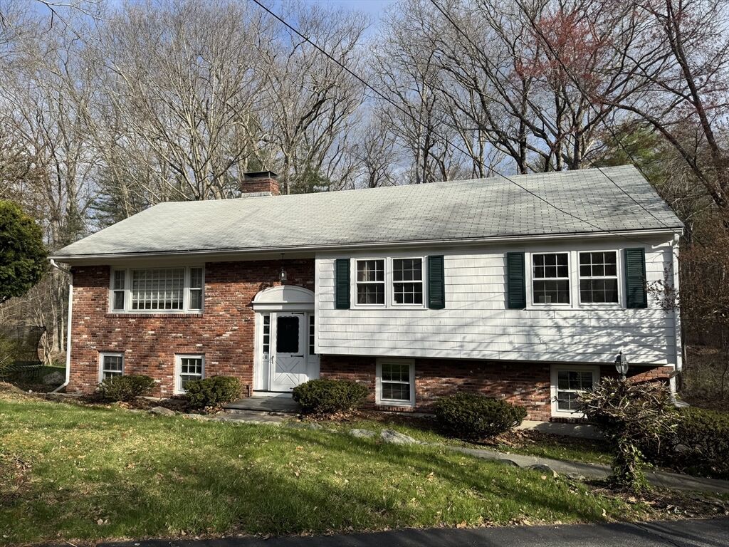 Property Photo:  10 Greenwood Ln 1  MA 01720