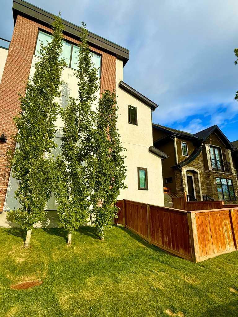 Property Photo:  4929 20 Street SW  AB T2T 5A4 