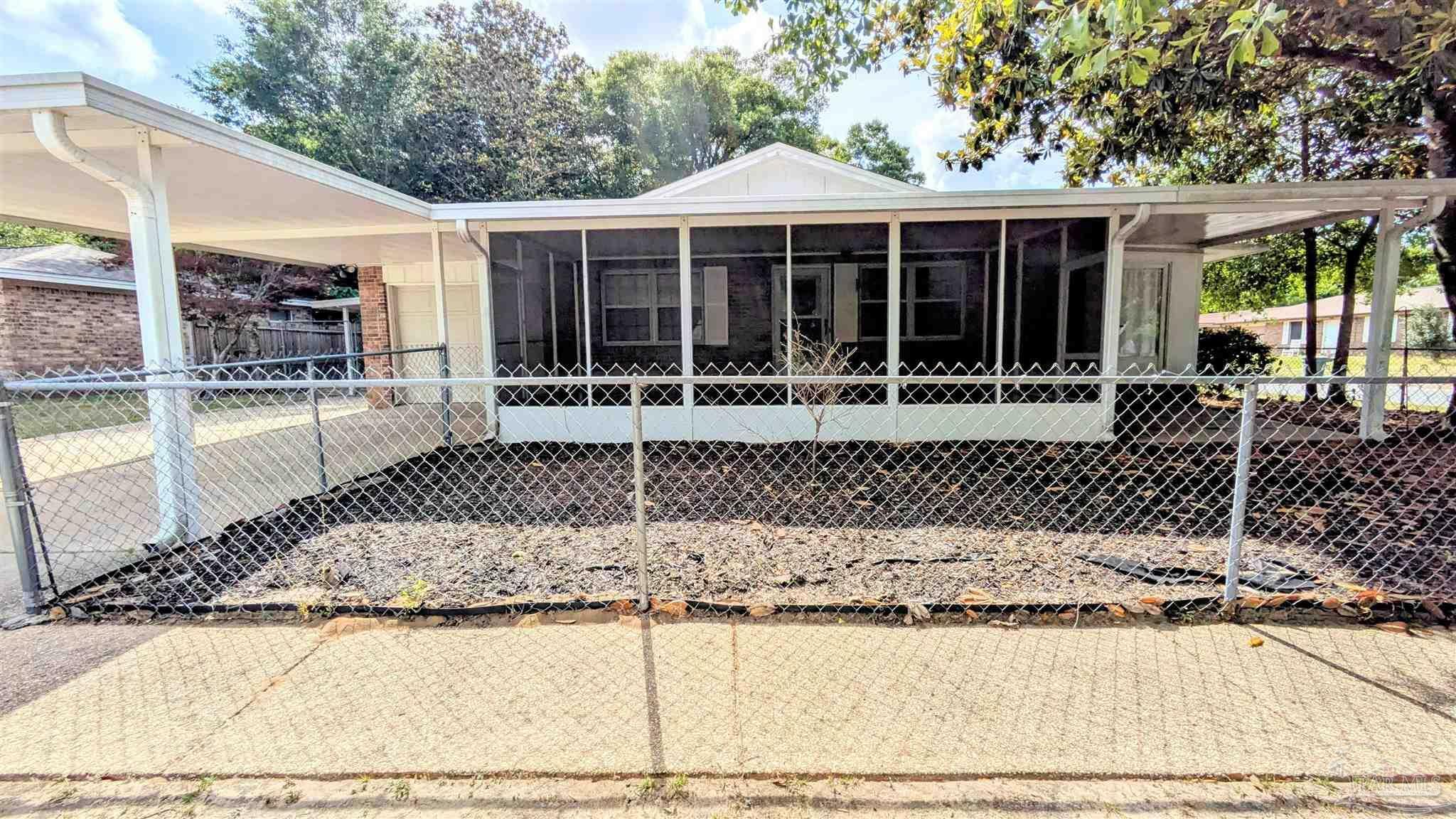 Property Photo: 7004 Balboa Dr FL 32526