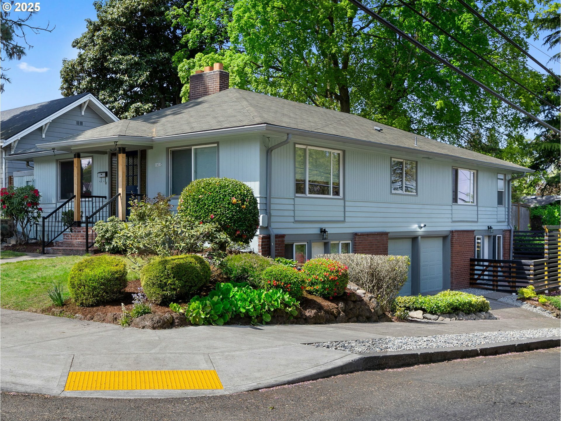 Property Photo: 1435 NE Buffalo St OR 97211