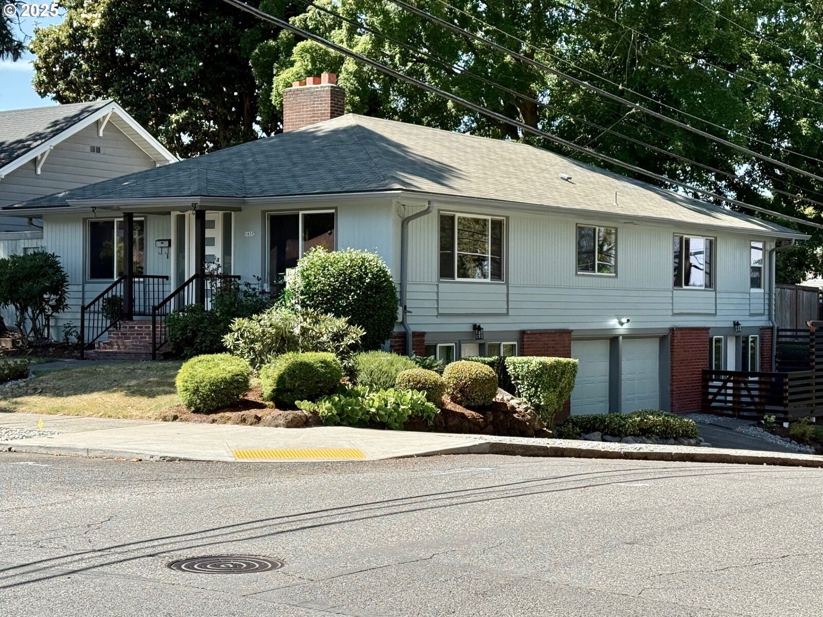 Property Photo: 1435 NE Buffalo St OR 97211