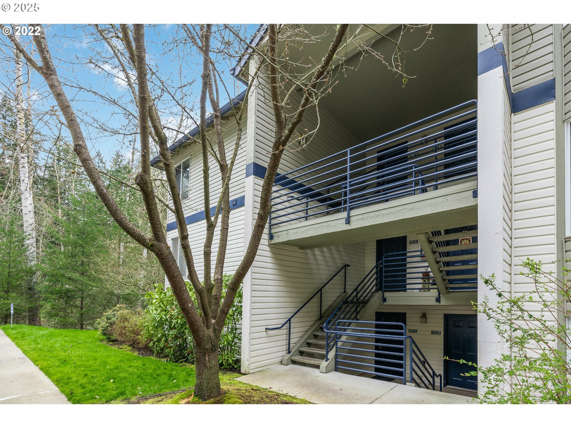 Property Photo: 5130 SW Multnomah Blvd B OR 97219