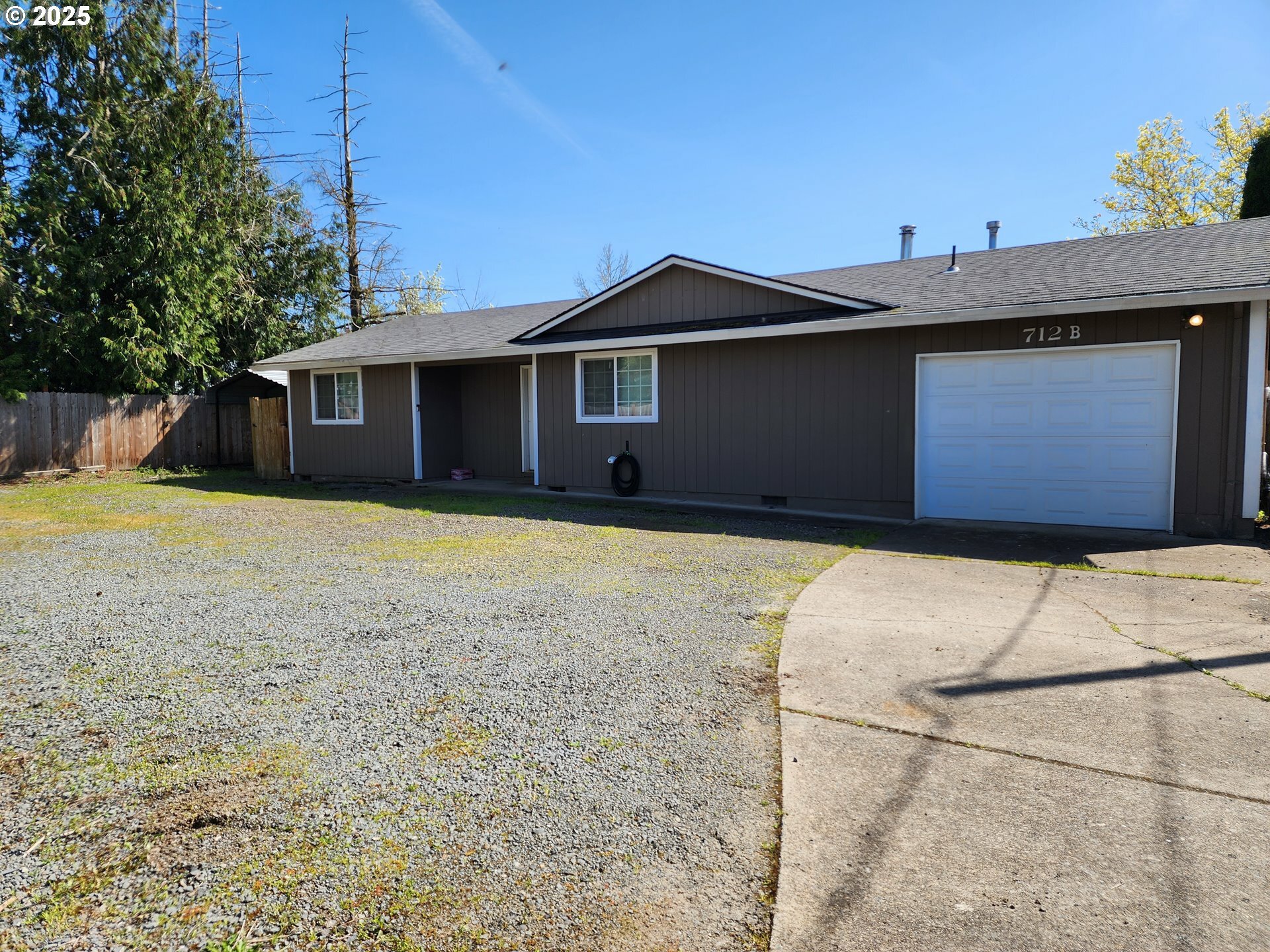 Property Photo: 712 Patrol St B OR 97038