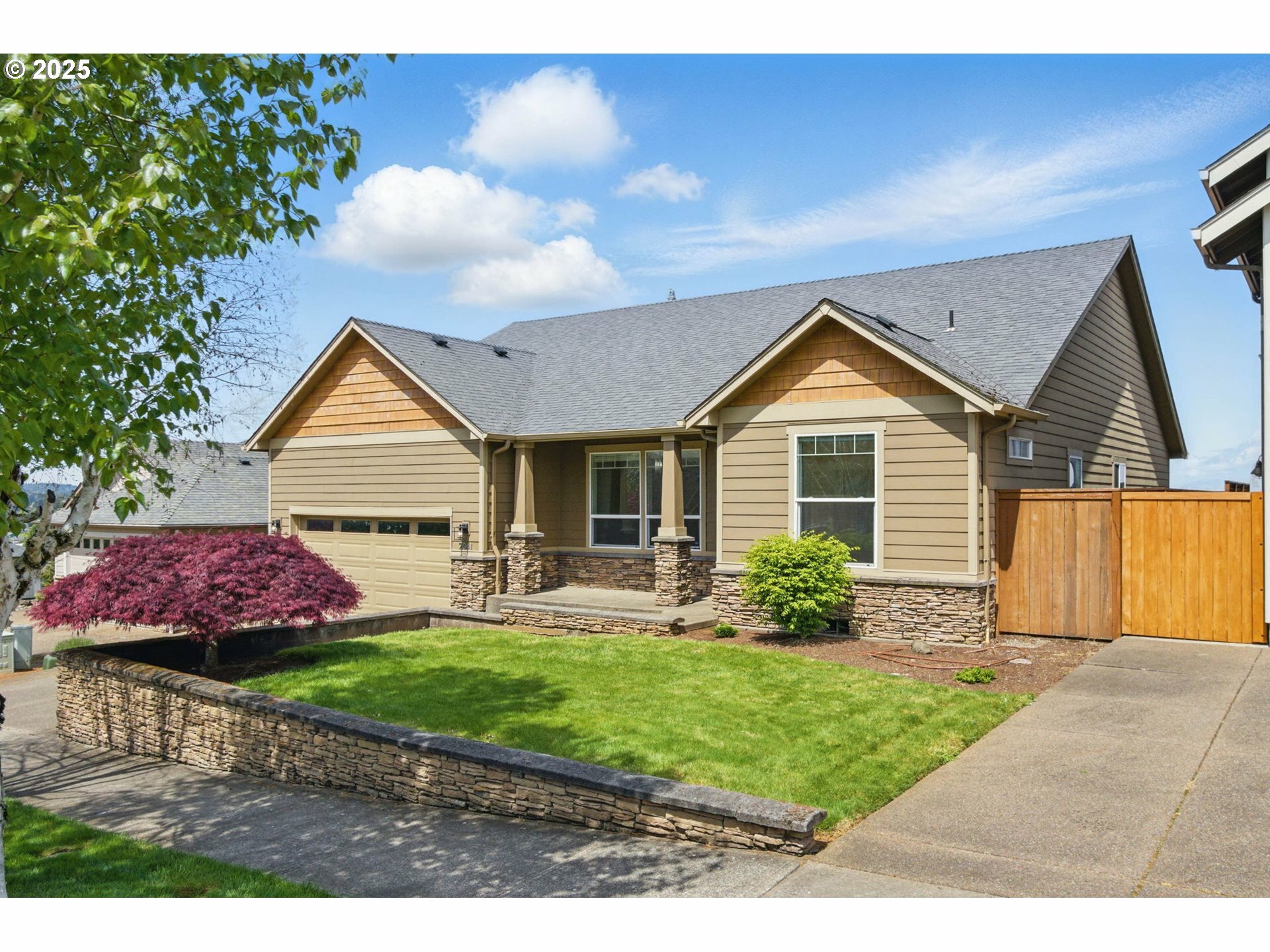 Property Photo: 2041 Wiltsey Ct SE OR 97306