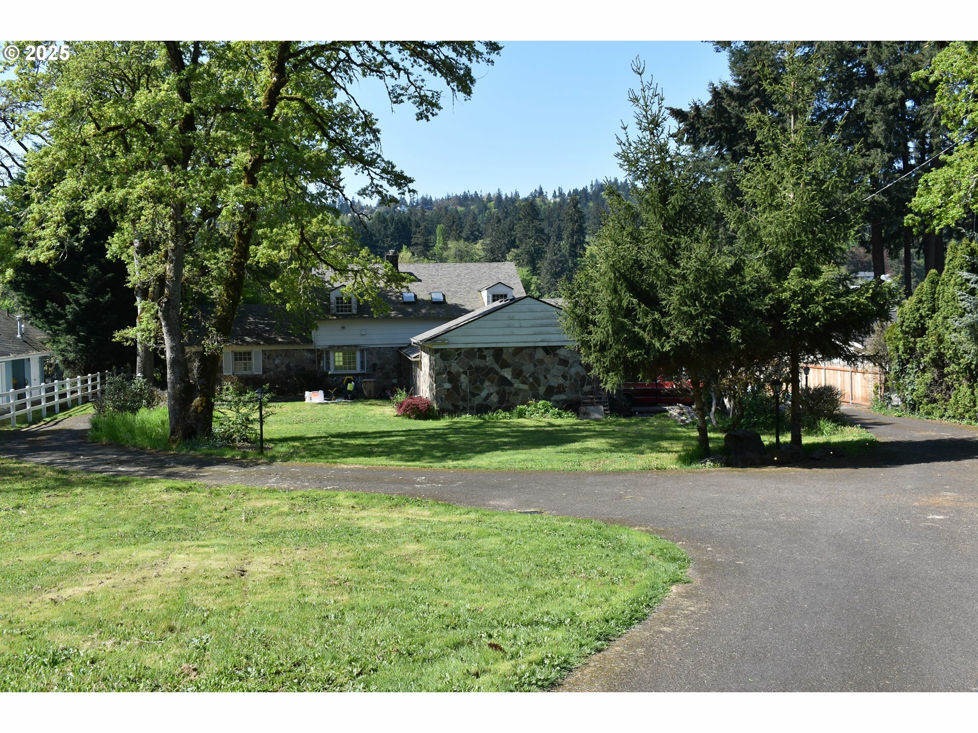 Property Photo: 16169 SE River Forest Pl OR 97267