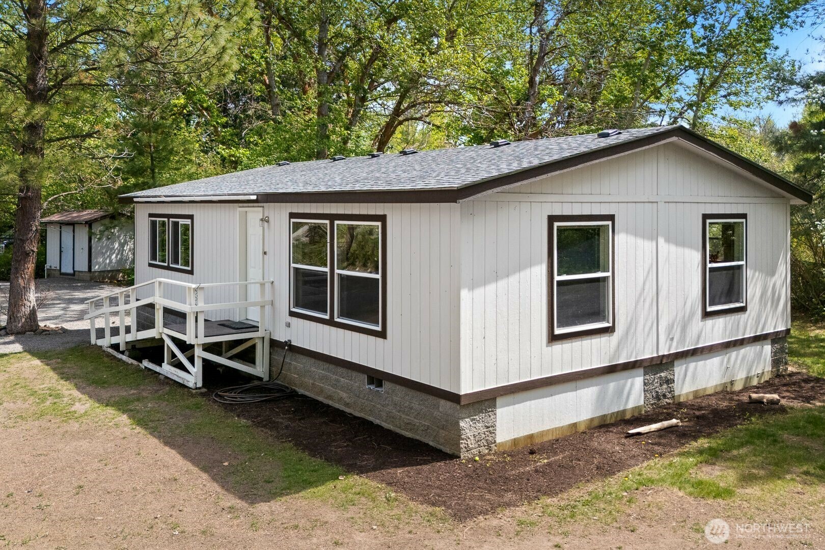 Property Photo:  421  Cottonwood Road  WA 98946 