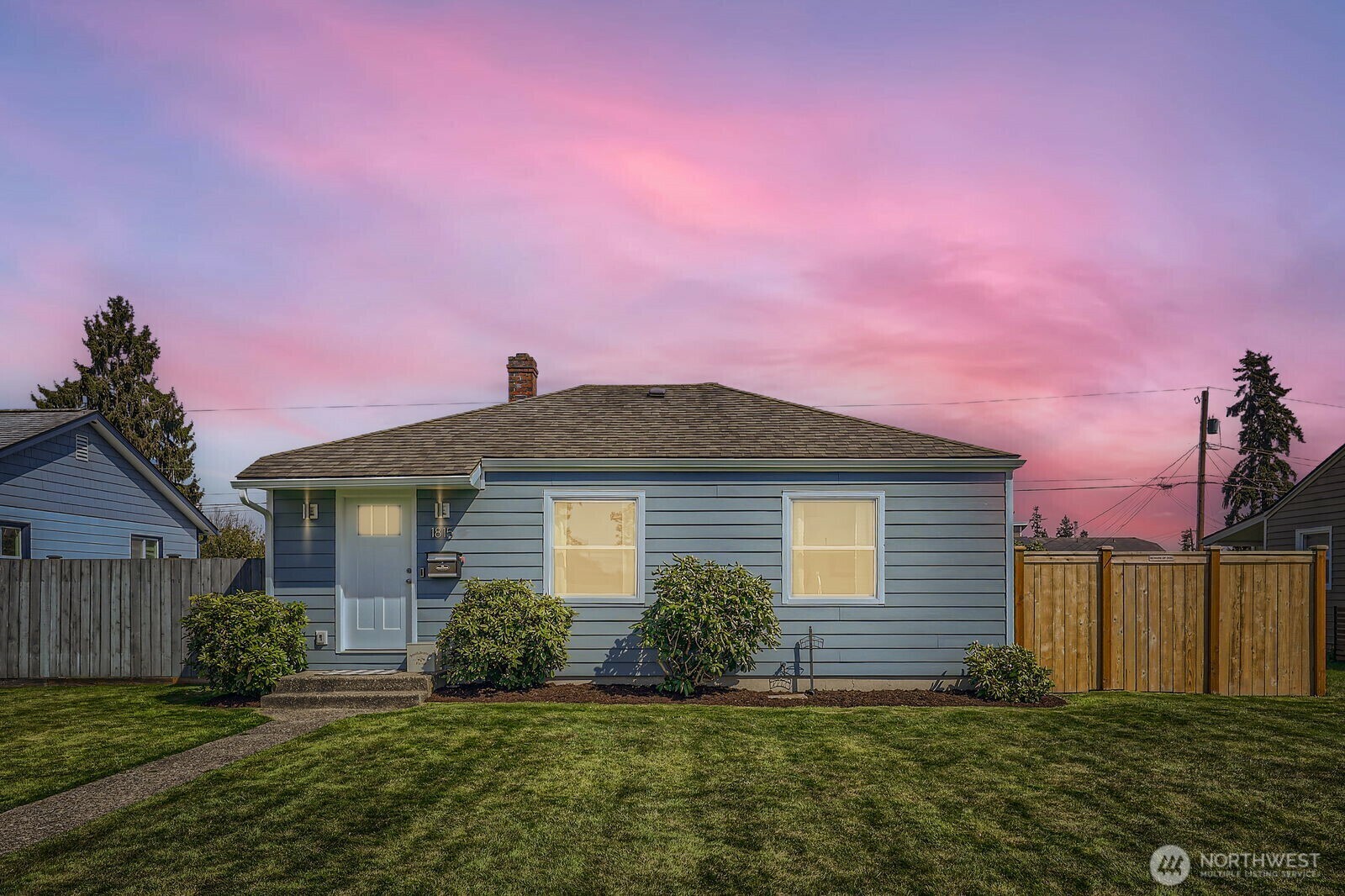 Property Photo: 1815 Pine St WA 98201
