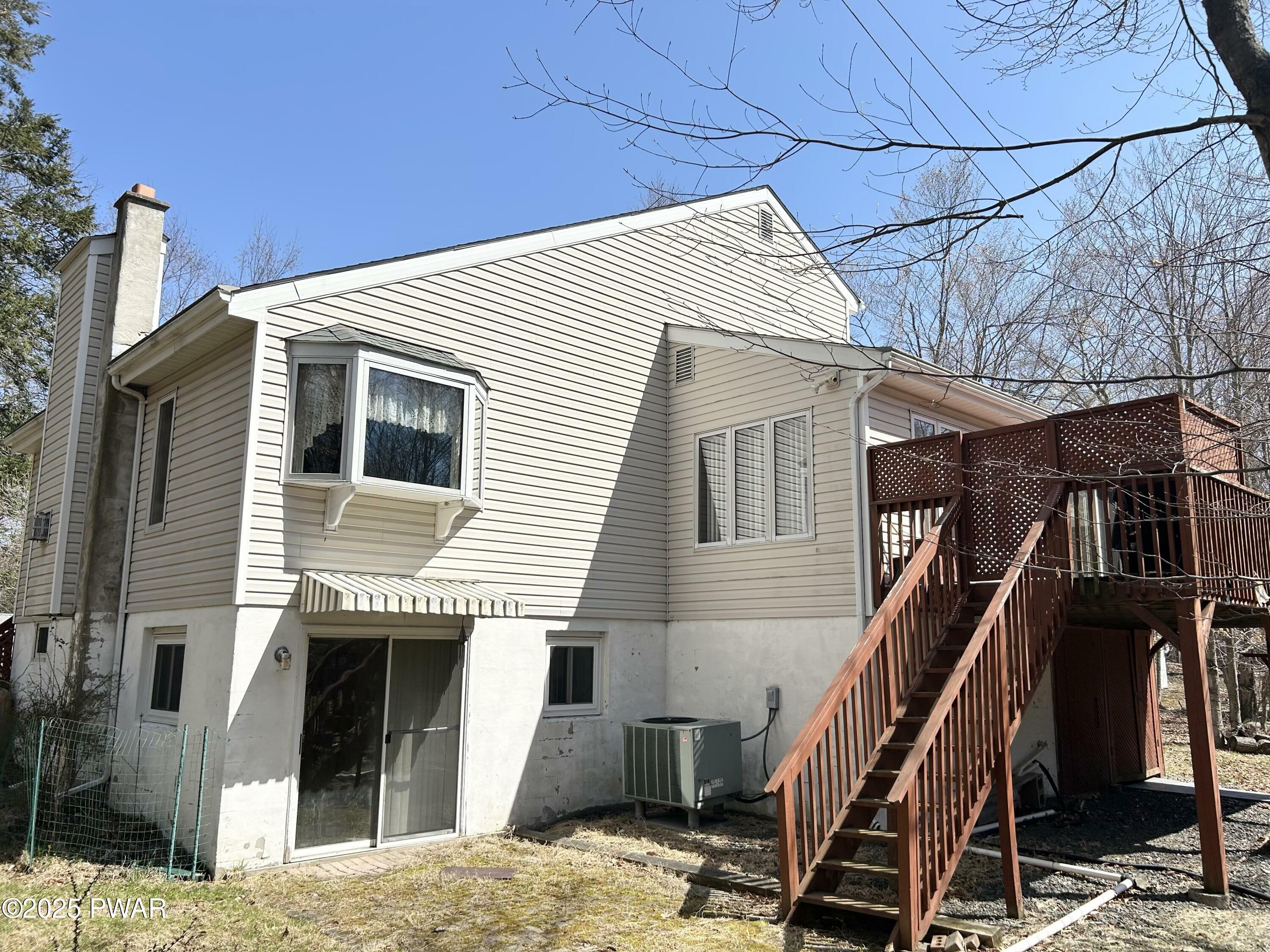 Property Photo: 1050 Green Valley Circle PA 18436
