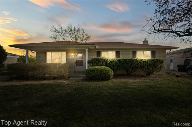 Property Photo: 2938 Fox Hill Drive MI 48310