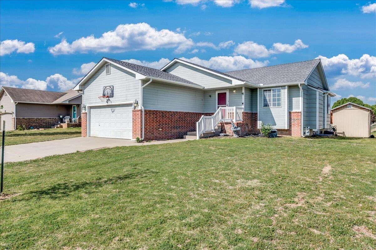 Property Photo: 389 E Riley Ave KS 67060