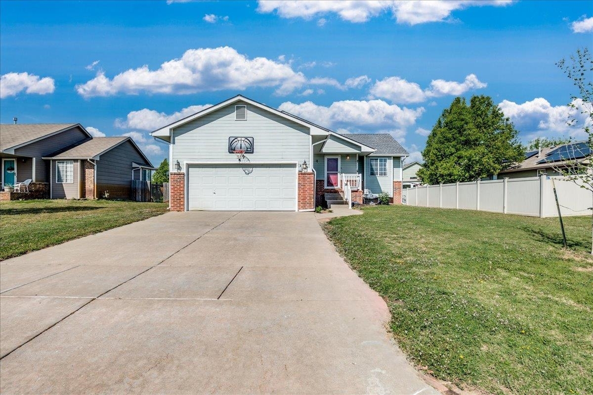Property Photo: 389 E Riley Ave KS 67060