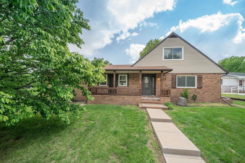 Property Photo:  425 E Birchwood  KS 67037 