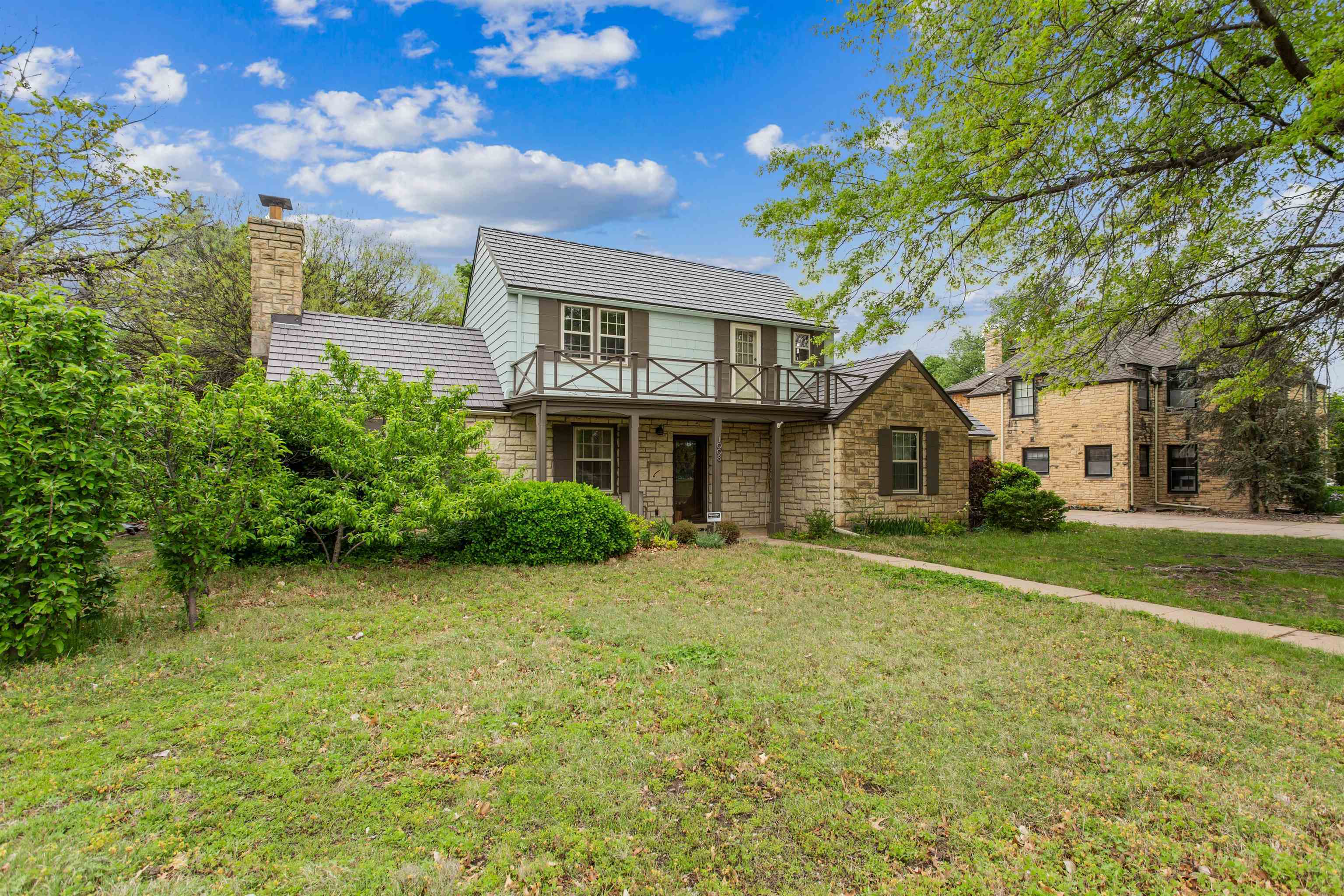 Property Photo: 1008 W Shadyway St KS 67203-3148