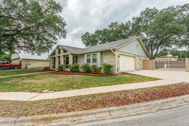 Property Photo:  1422 Synandra  TX 78232 