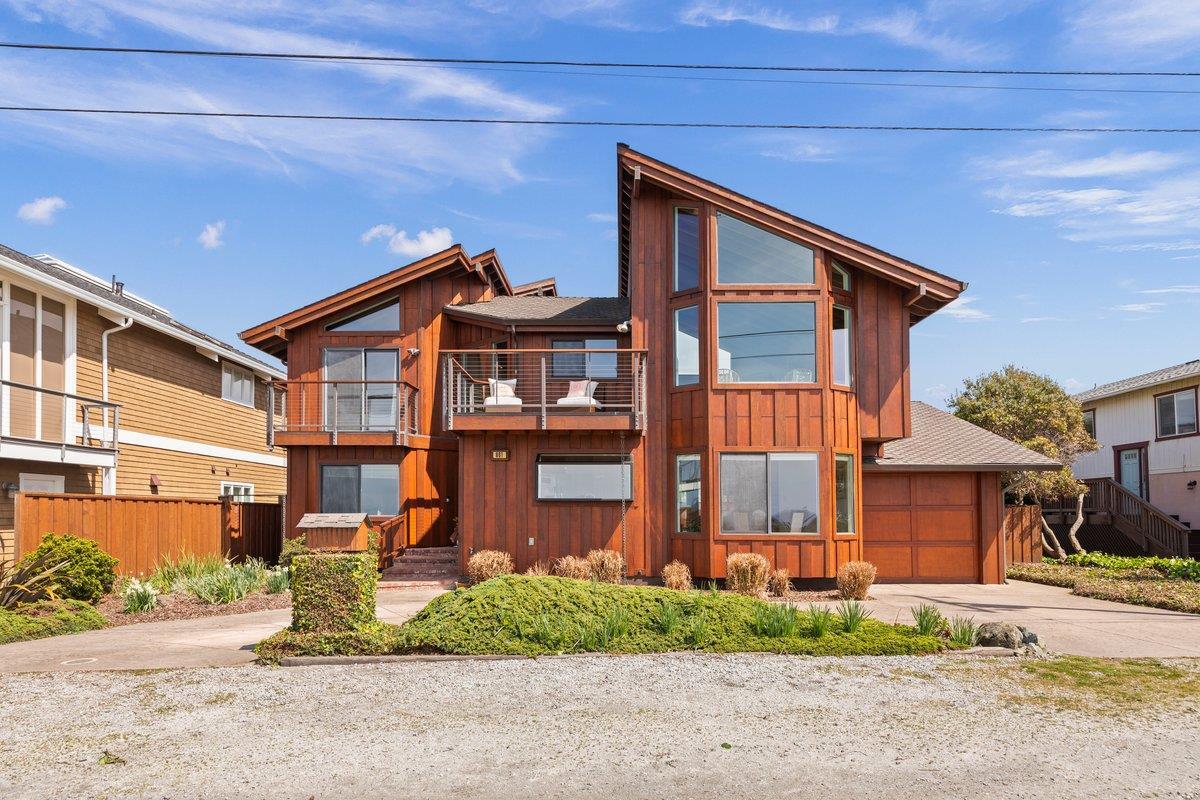 Property Photo:  861 Railroad Avenue  CA 94019 