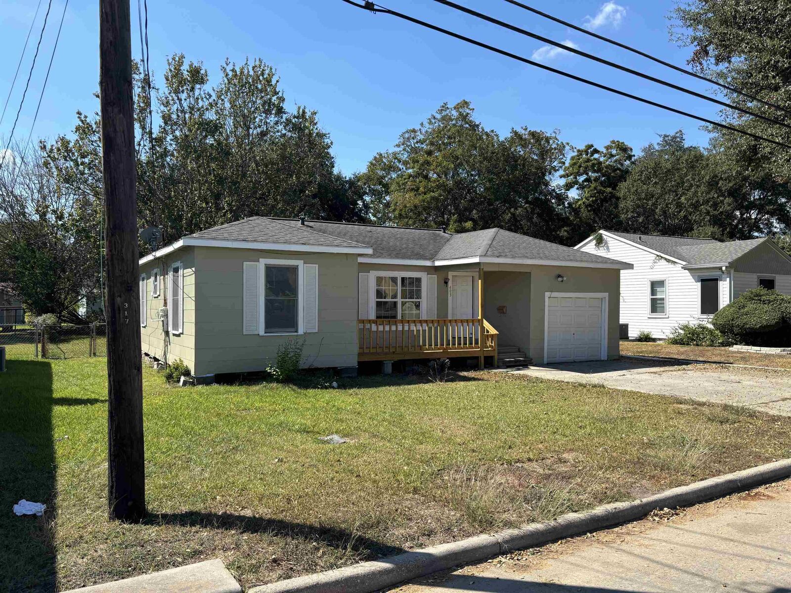 Property Photo: 403 N 21st Street TX 77627