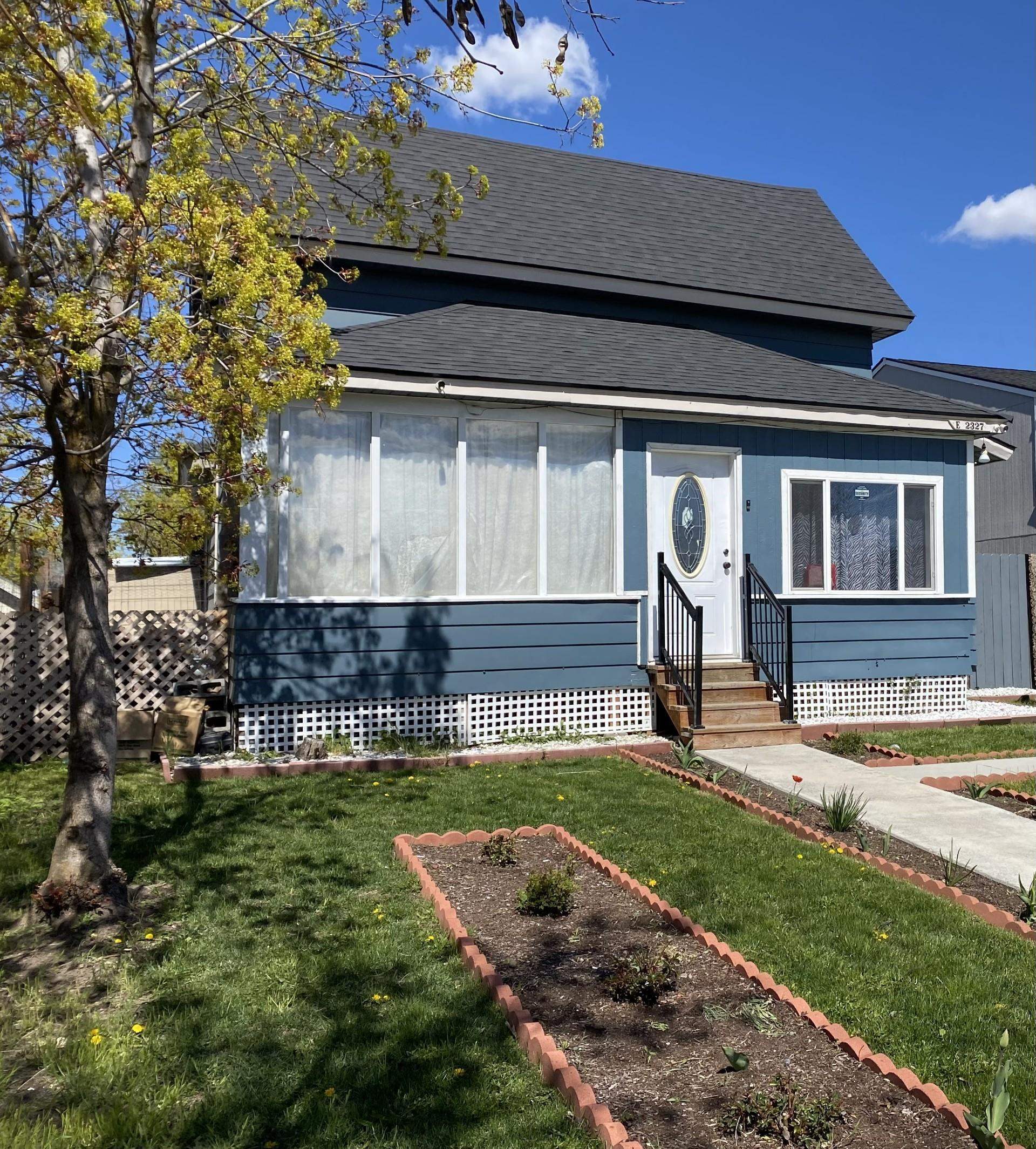 Property Photo: 2327 E Longfellow Ave WA 99207