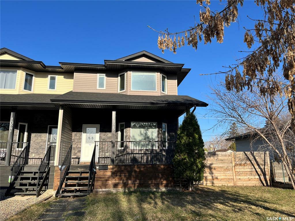 Property Photo: 1025 O Avenue S SK S7M 2T1