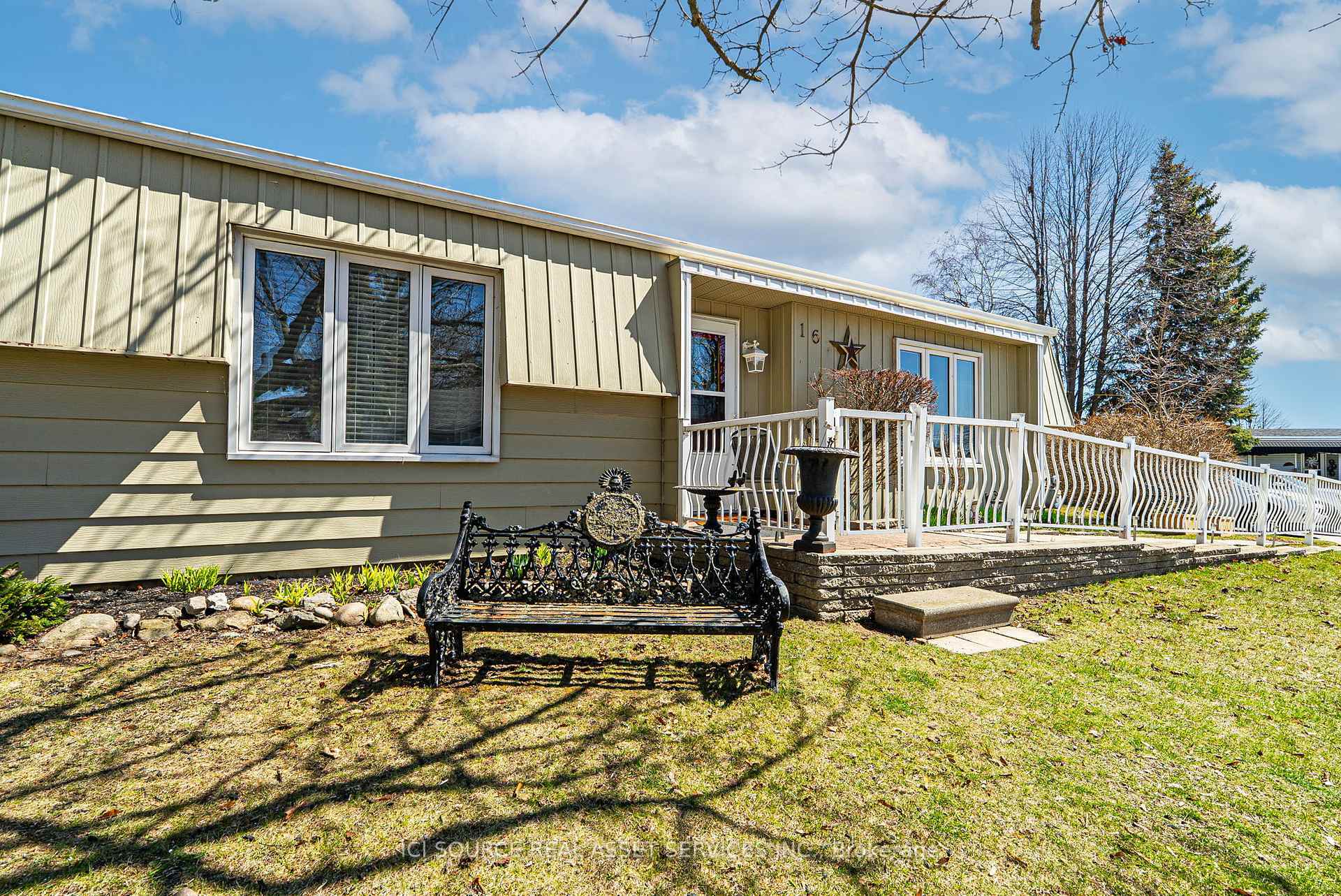 Property Photo: 16 Wheelhouse Drive ON L1B 1B9