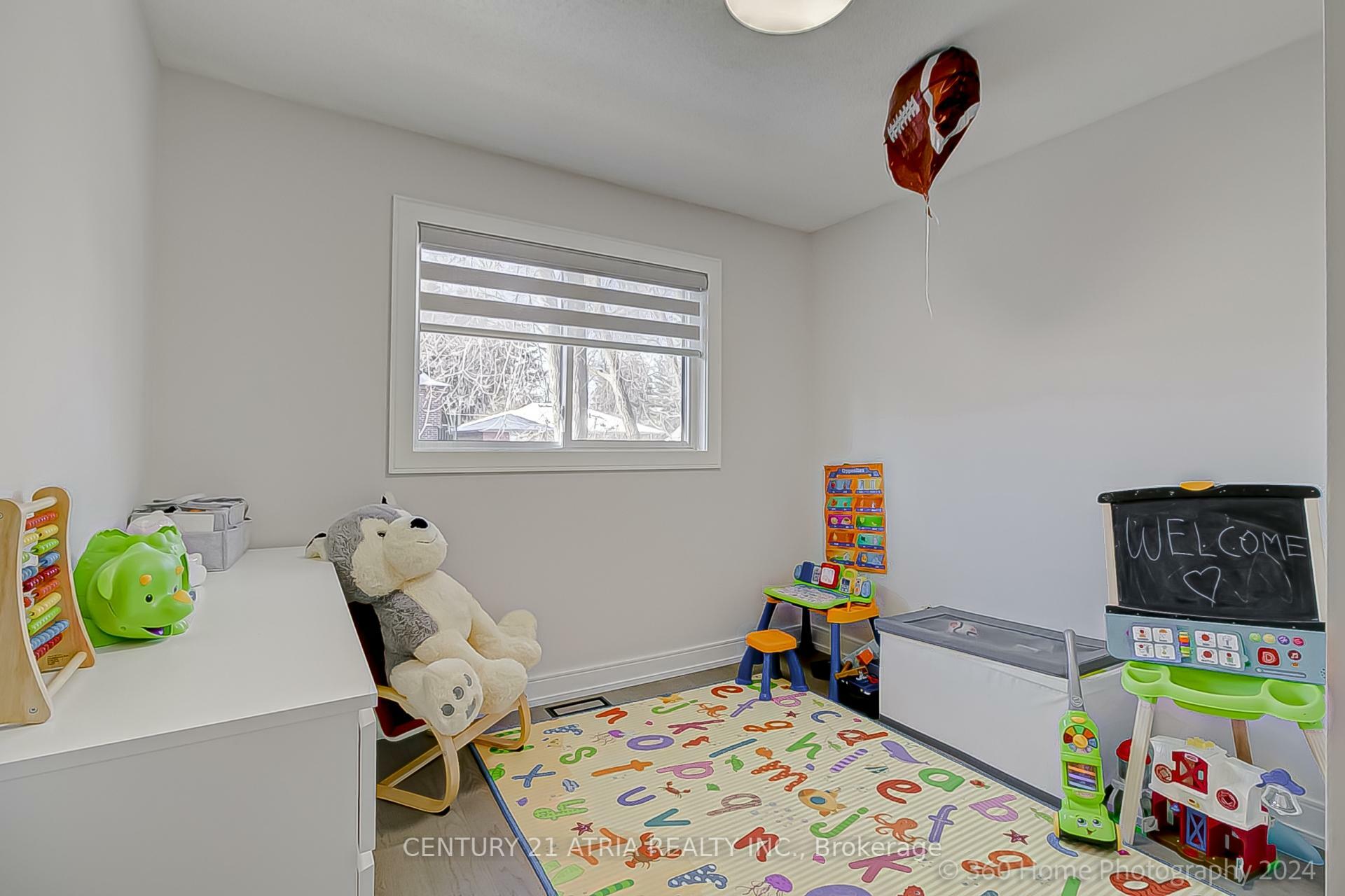 Property Photo: 220 Olde Bayview Avenue ON L4E 3E4