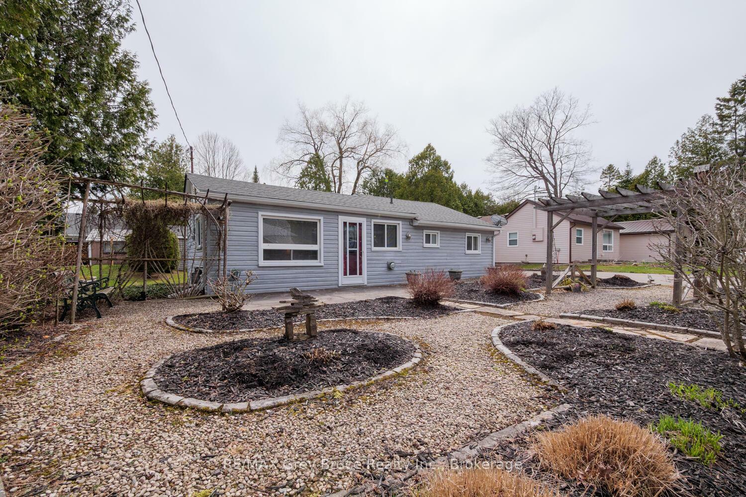 Property Photo: 12 Guelph Street ON N0H 2G0