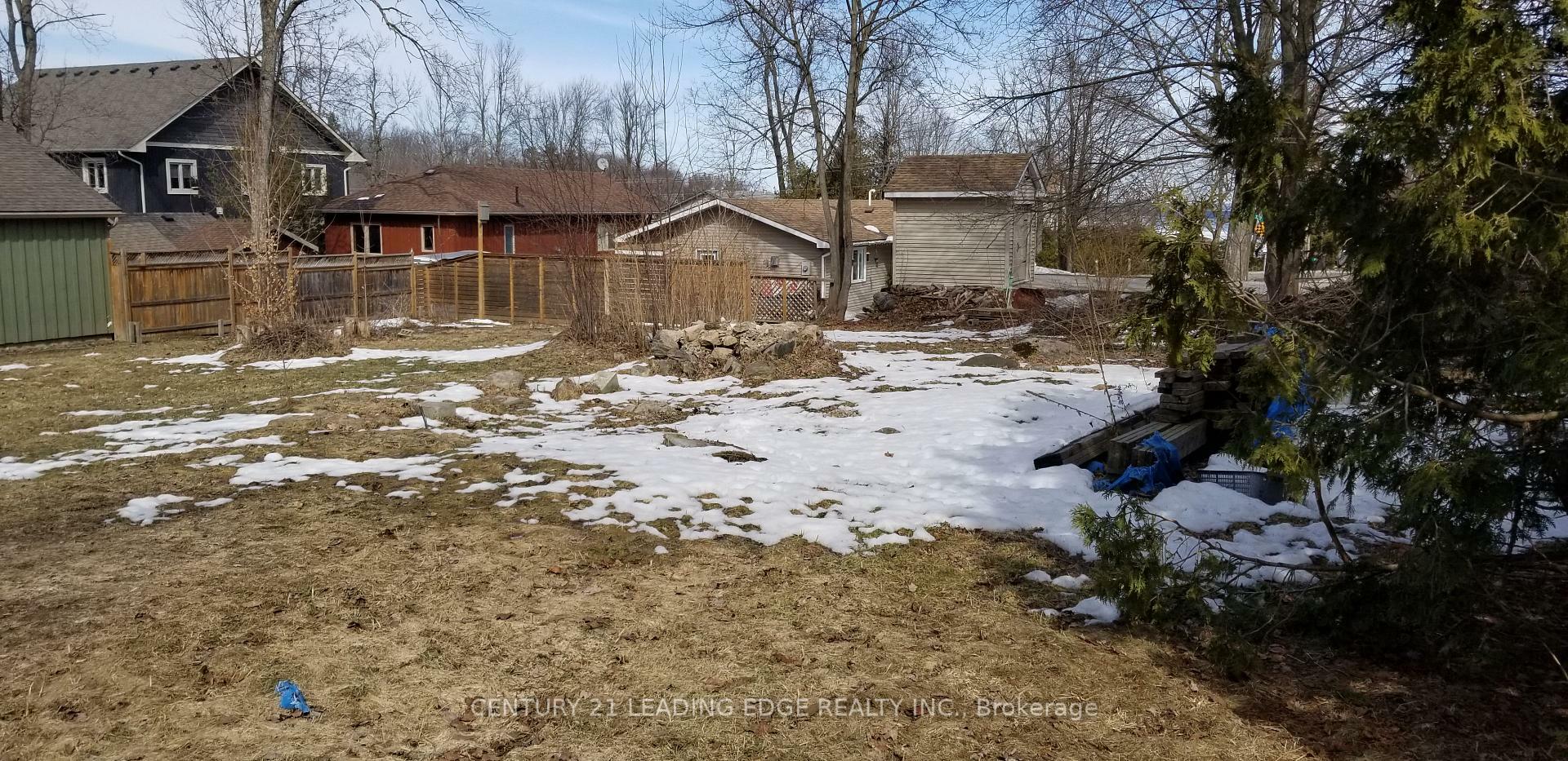 Photo de la propriété:  1 Orillia Road  ON L0L 2E0 