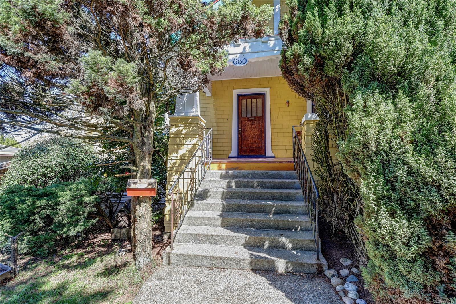 Property Photo:  660 Third St  BC V9R 1W8 
