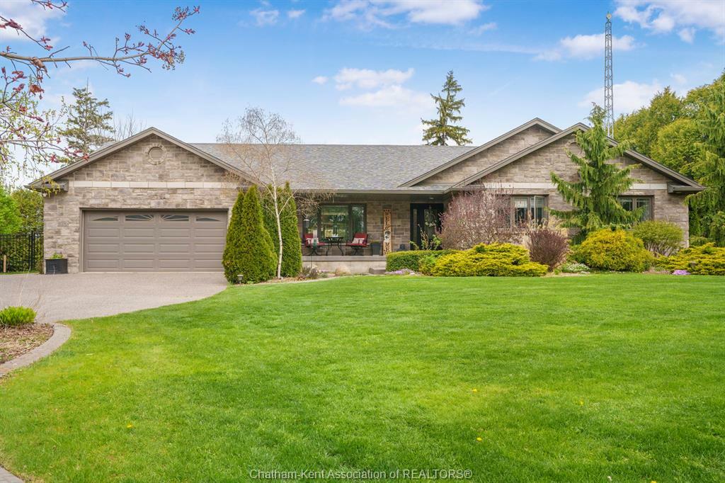 Photo de la propriété: 21945 Communication Road ON N7M 5J4