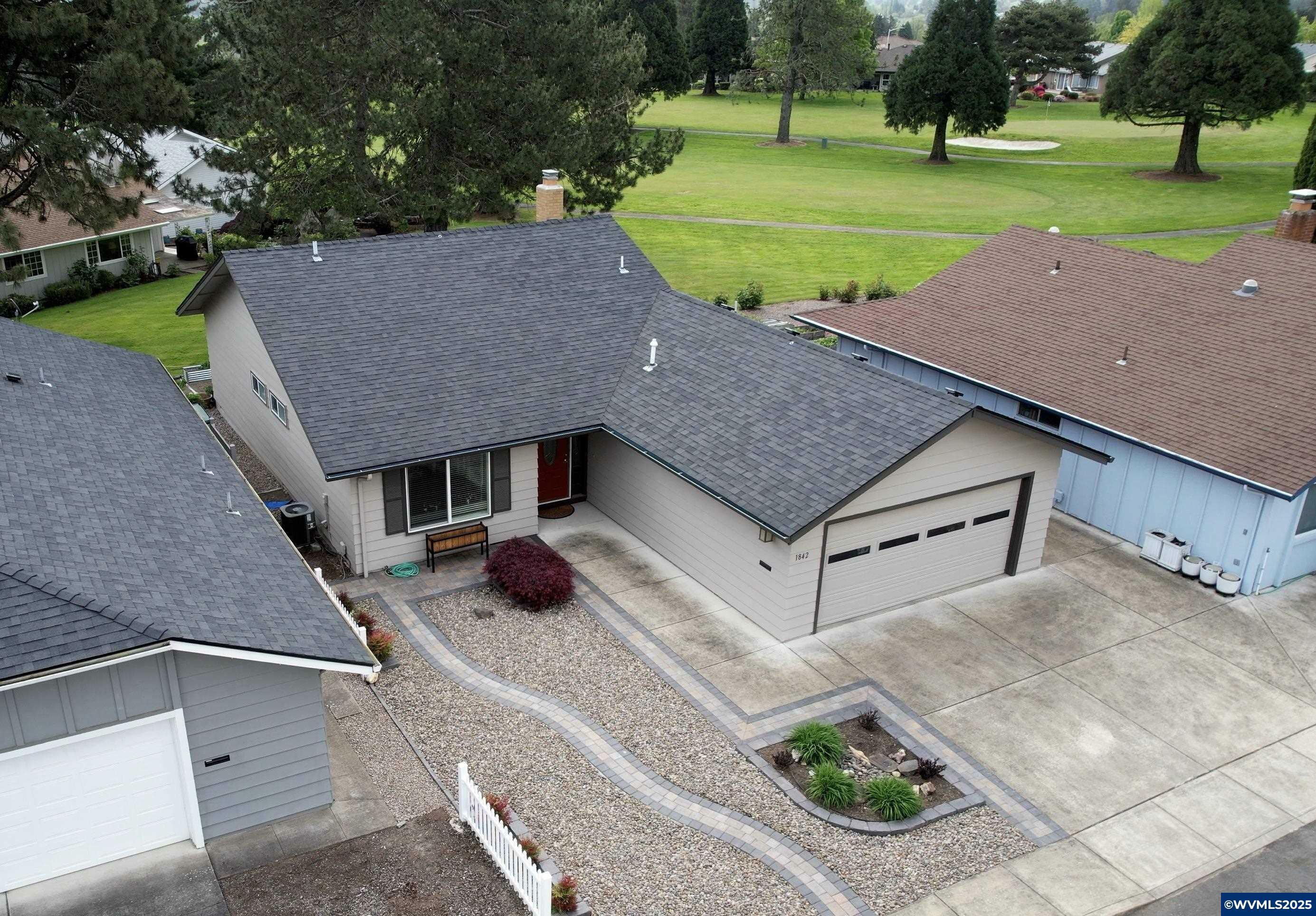 Property Photo: 1842 Woodstock Cir NW OR 97304