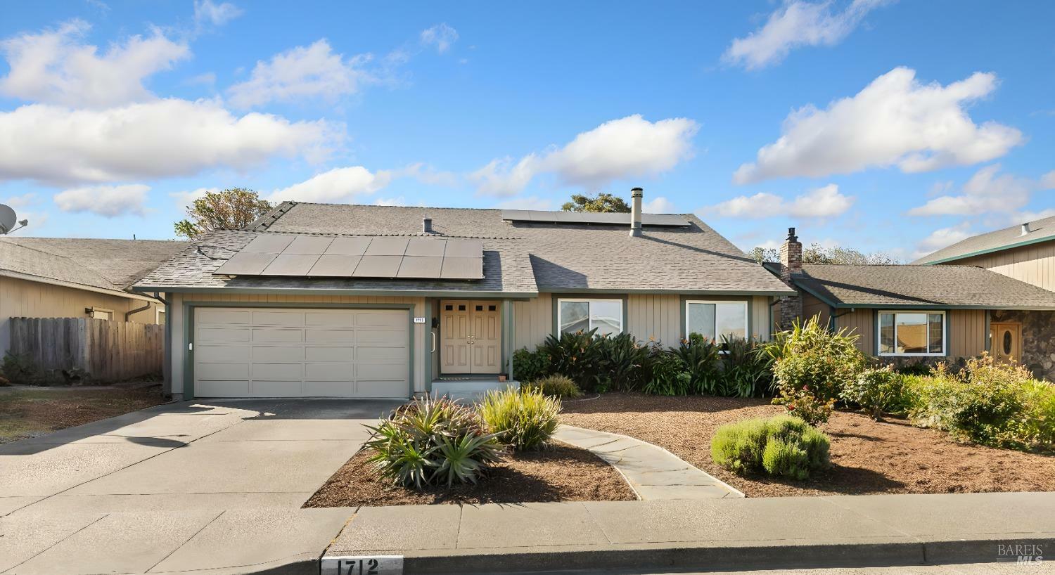 Property Photo: 1712 Putnam Way CA 94954