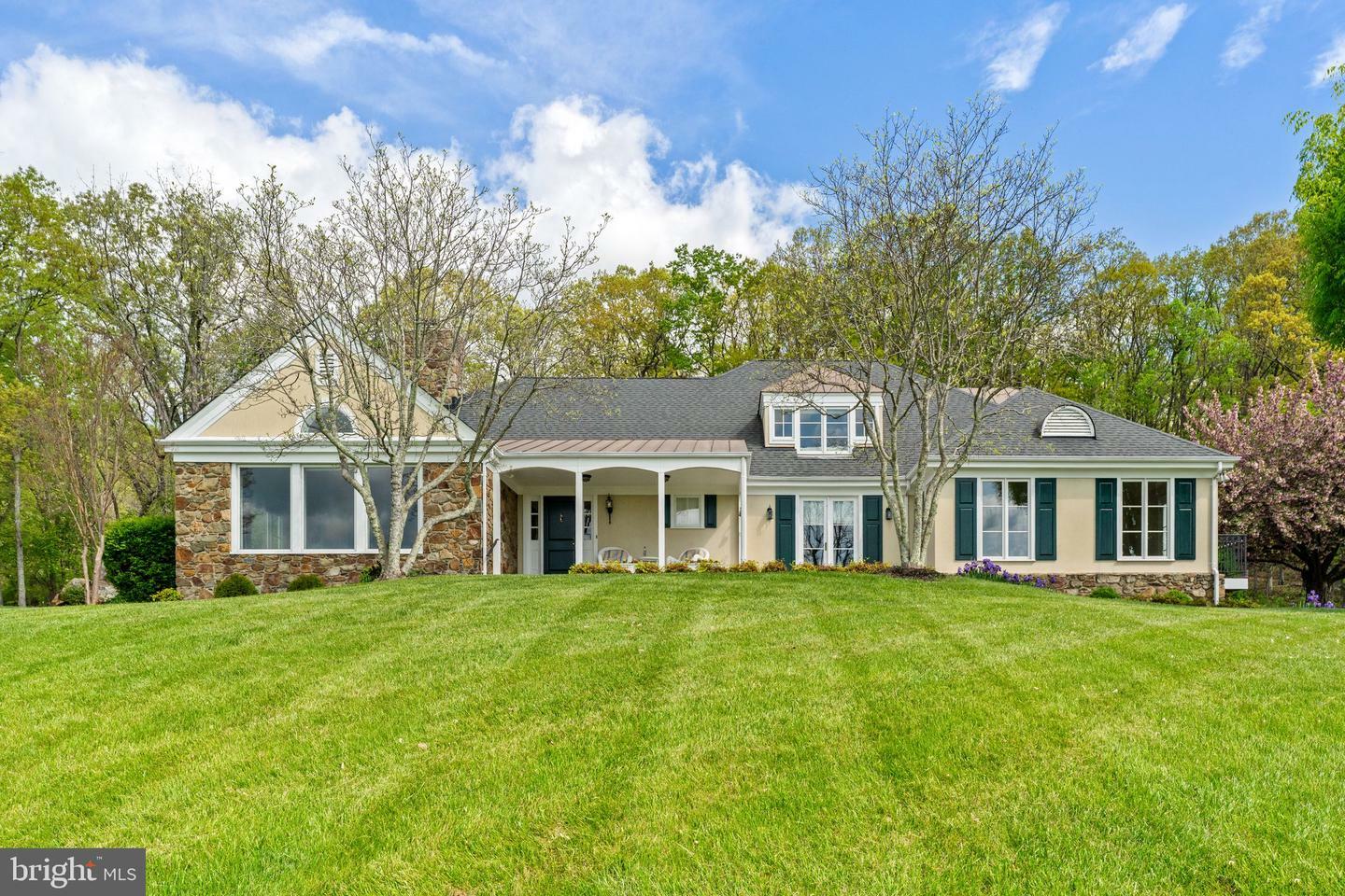 Property Photo:  8300 Falcon Glen Road  VA 20186 