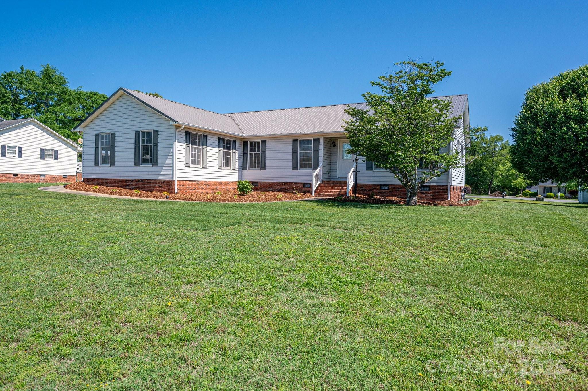 Property Photo: 727 Skinner Road NC 28152