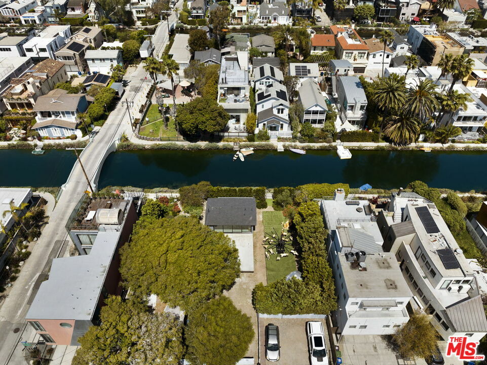Property Photo: 404 Linnie Canal CA 90291