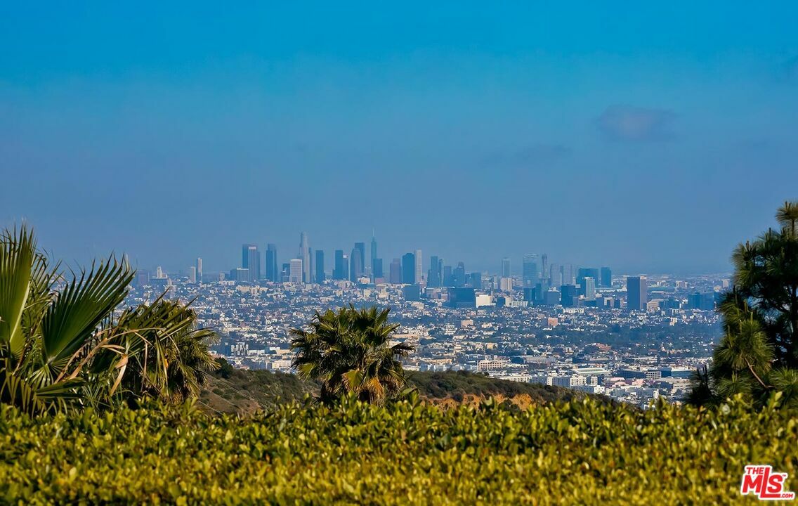 Property Photo: 2224 Hercules Dr CA 90046
