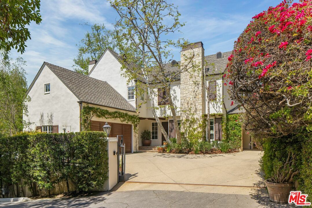 Property Photo: 11982 Brentridge Ln CA 90049